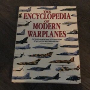 ✈️ Vintage The encyclopedia of modern warplanes hard cover book